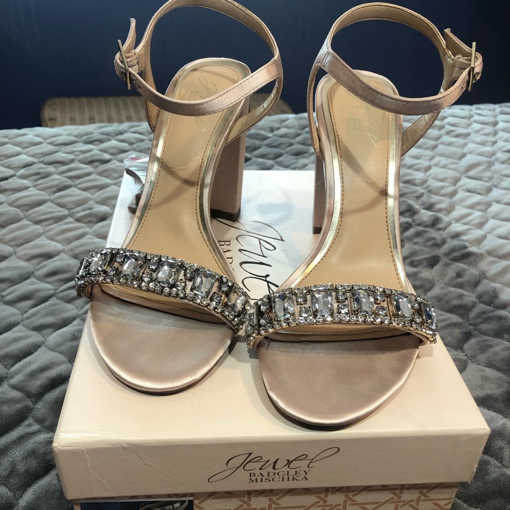 Jewel by Badgley Mischka block heels
